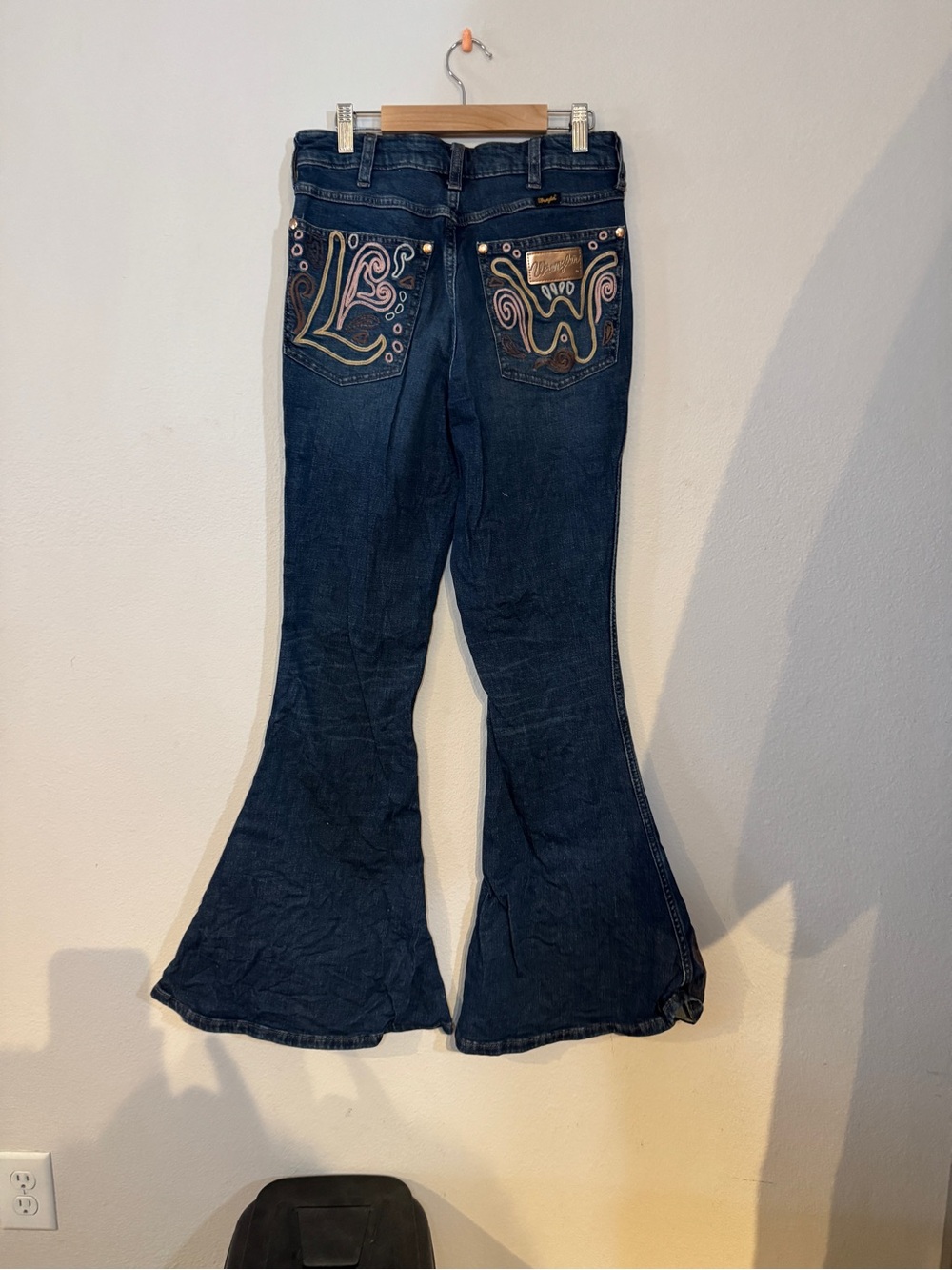 Lainey Wilson Wrangler wildflower bell bottom jean - Picture 2 of 2